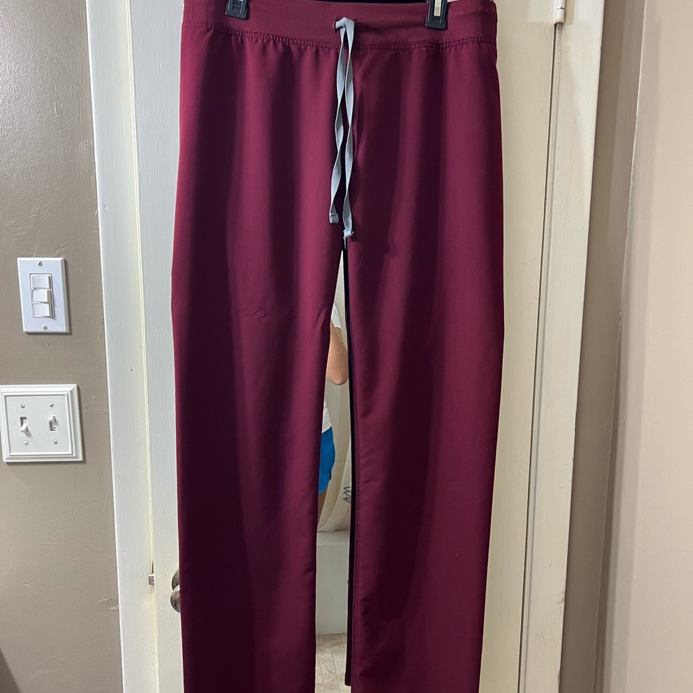 Burgundy figs pants